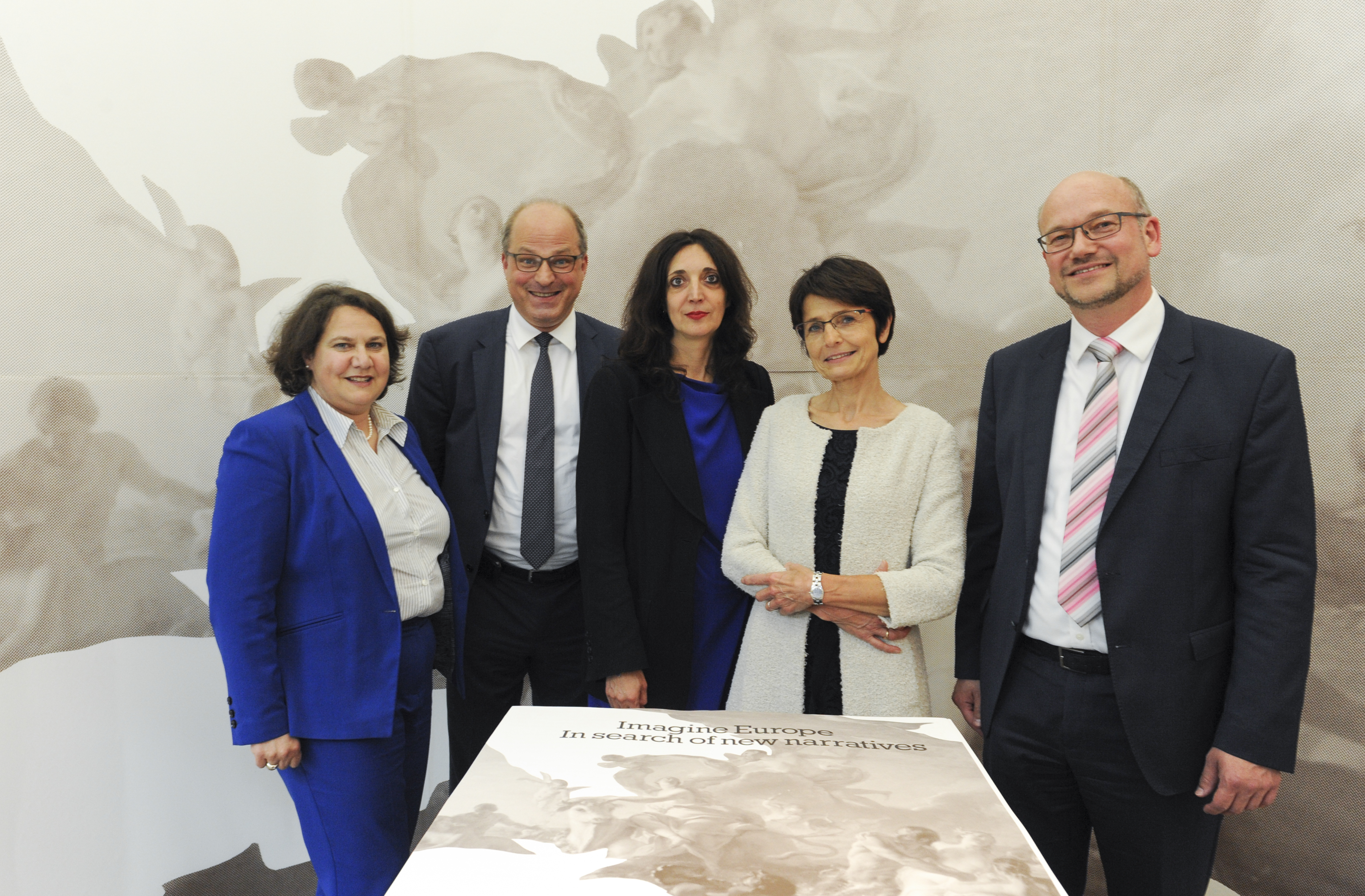 Ruth Paserman (Stellv. Kabinettschefin Kommissarin Thyssen), Henning vom Stein (Bertelsmann Stiftung, Leitung Büro Brüssel), Kathleen Weyts (BOZAR, Kuratorin der Ausstellung), Marianne Thyssen (Europäische Kommissarin für Beschäftigung, Soziales, Qua