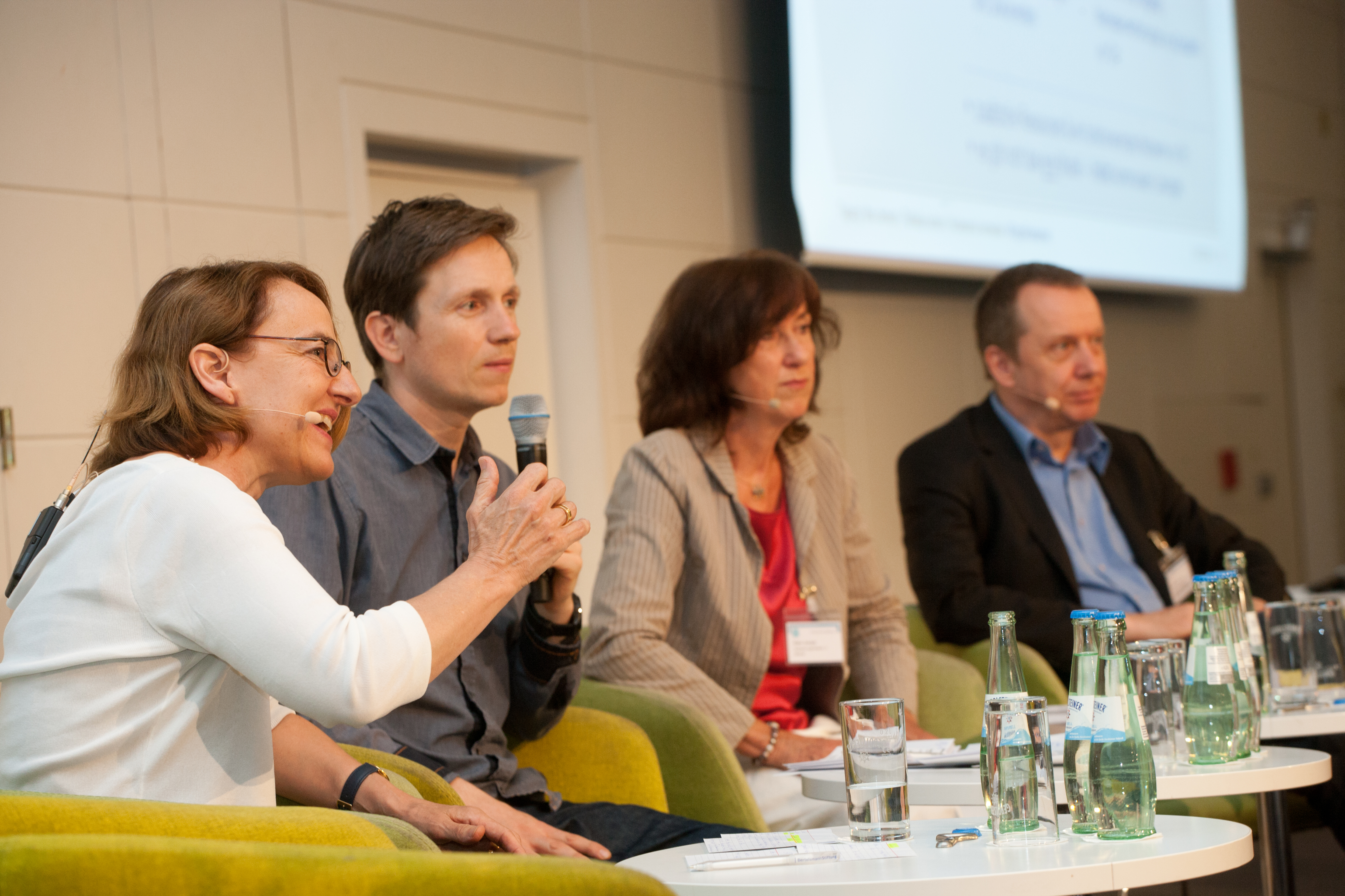 Johannes Büchs im Interview mit Prof. Dr. Anne Lenze, Dr. Karin Jurczyk und Dr. Heinz-Jürgen Stolze (v.l.n.r.)