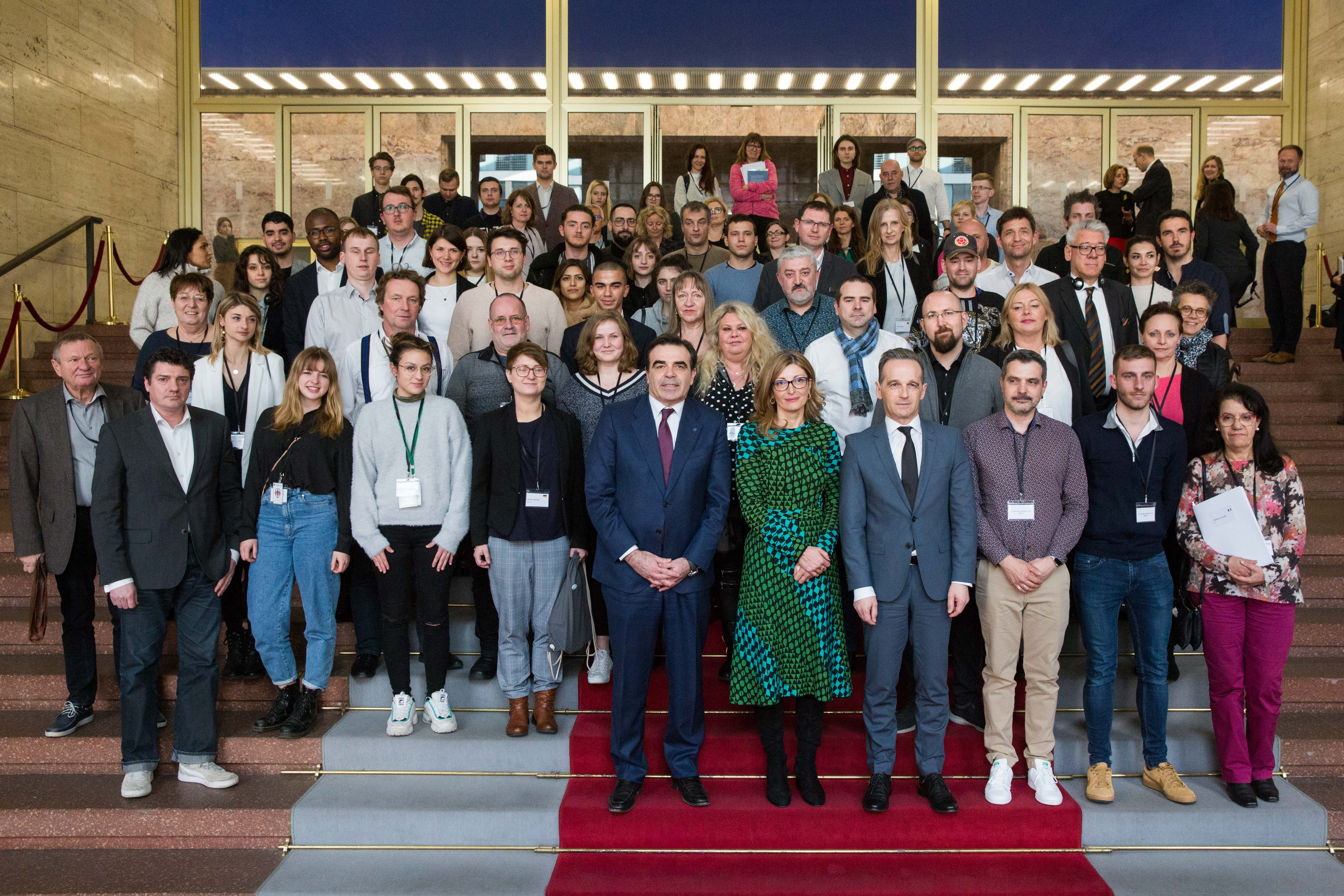 Foto aller Bürger gemeinsam mit Heiko Maas und der bulgarischen Außenministerin